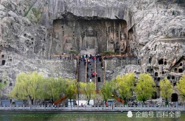 河南最值得一去的景点，龙门石窟、云台山和清明上河园，选哪个,清明节去哪里玩比较好-图2