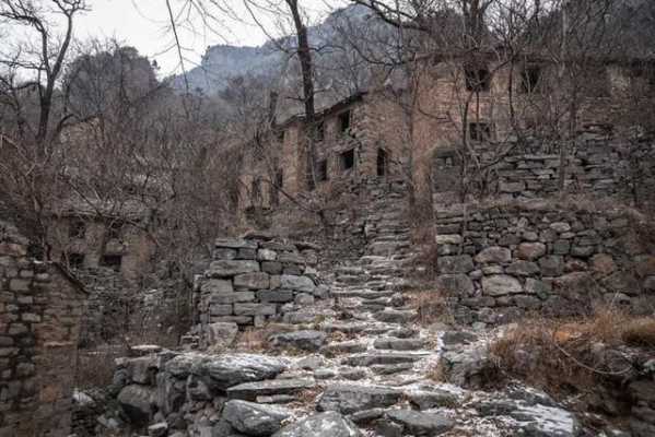 中国第一鬼村在哪里（有没有适合旅游的诡异灵异的鬼楼鬼村或其他旅游景点）-图3