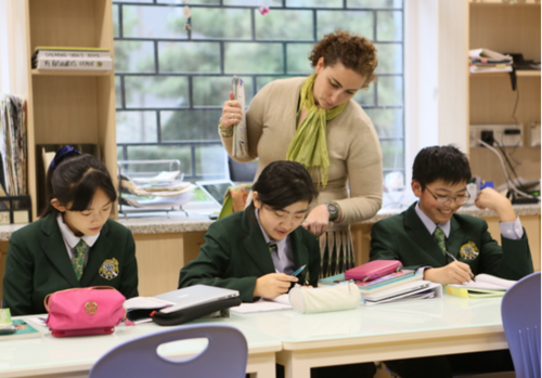 小学生留学去哪里好（孩子在上小学，是出去留学好还是上国际学校的好，各有什么利弊呢）-图2