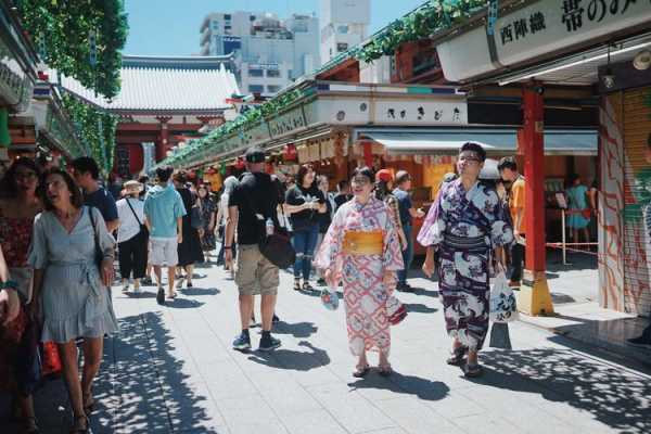 日本哪里可以穿和服（日本人平时也会穿和服吗?走在大街上）-图3